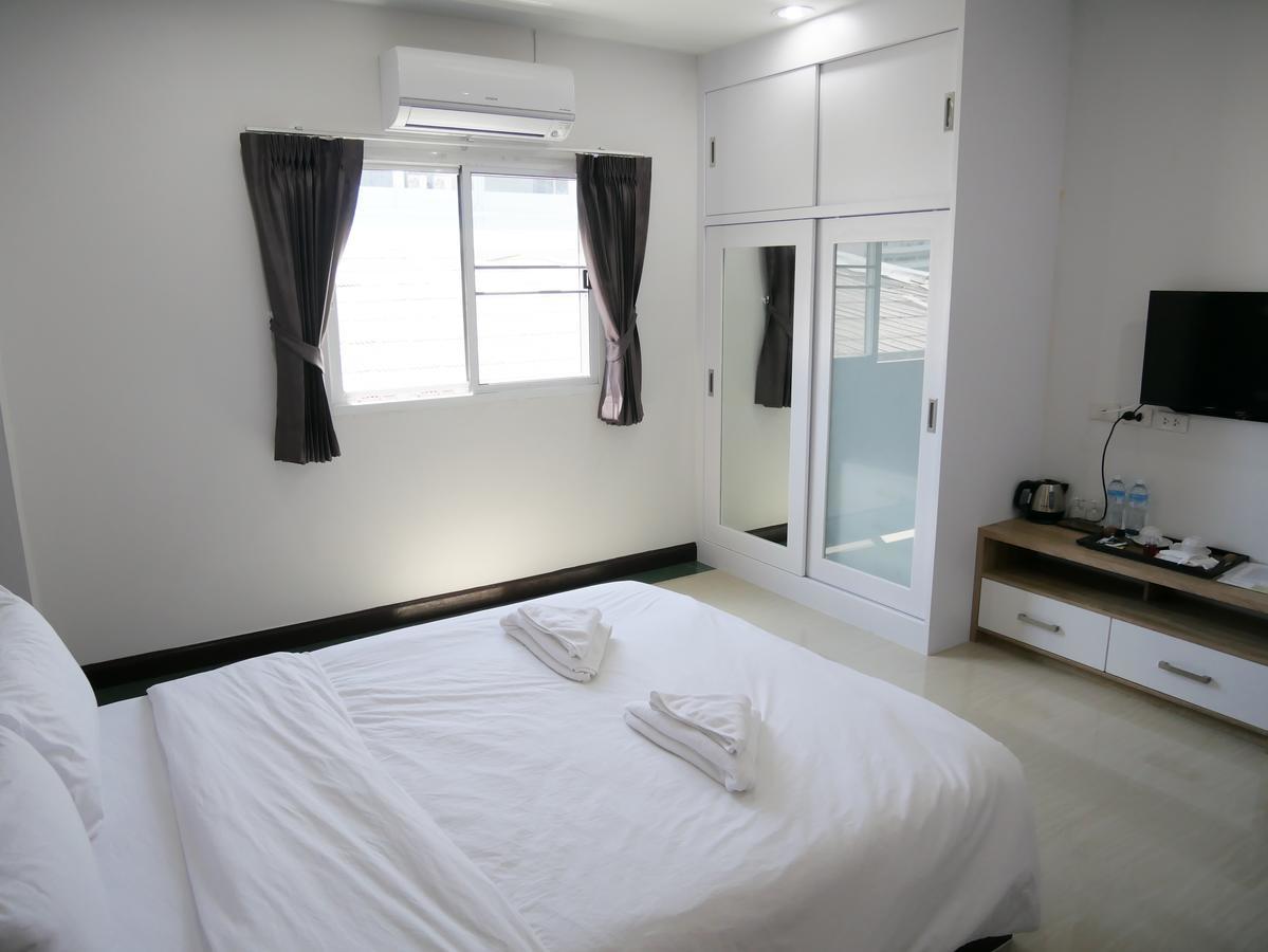 Room58 Банкок Екстериор снимка